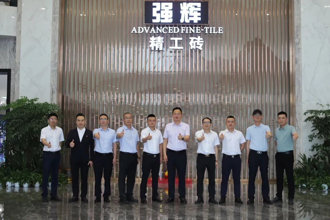 強輝新品質感大師又出圈？華美立家團隊參觀強輝總部展廳！